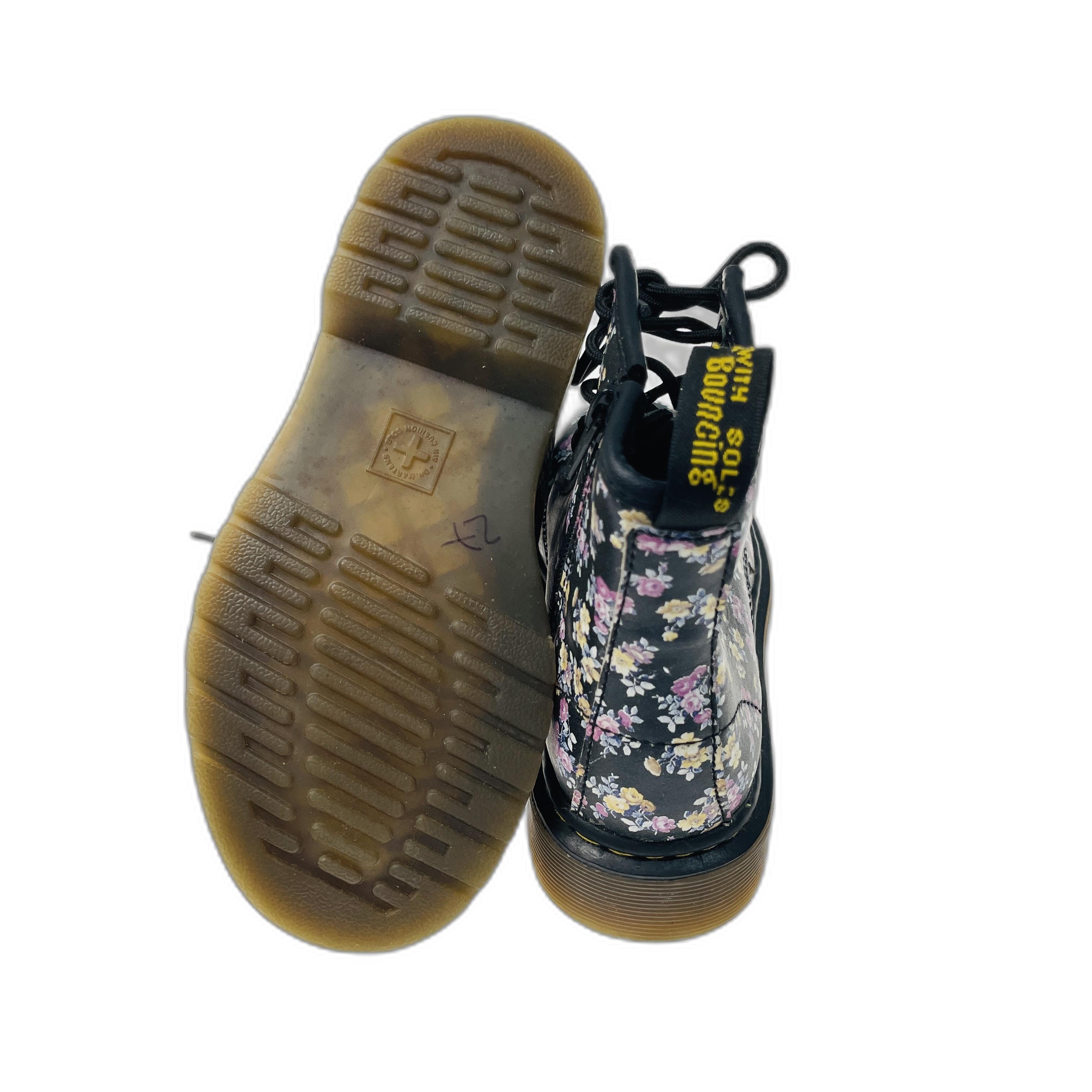 Bota Dr. martens Preto Floral - Menina Tamanho 27 Bota Dr. martens Preto Floral - Menina Tamanho 27